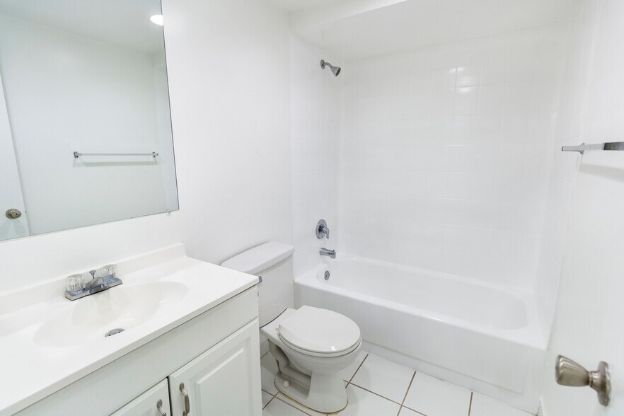 More Photos Of 8445 Springtree Dr, Sunrise Apartments For Sale