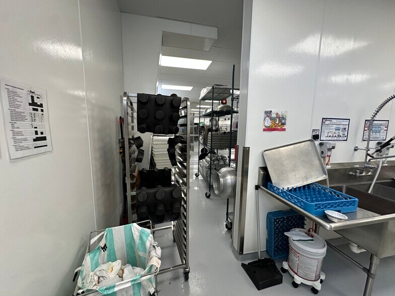 More Photos Of 590 N Main St, Leeds Manufacturing For Sale