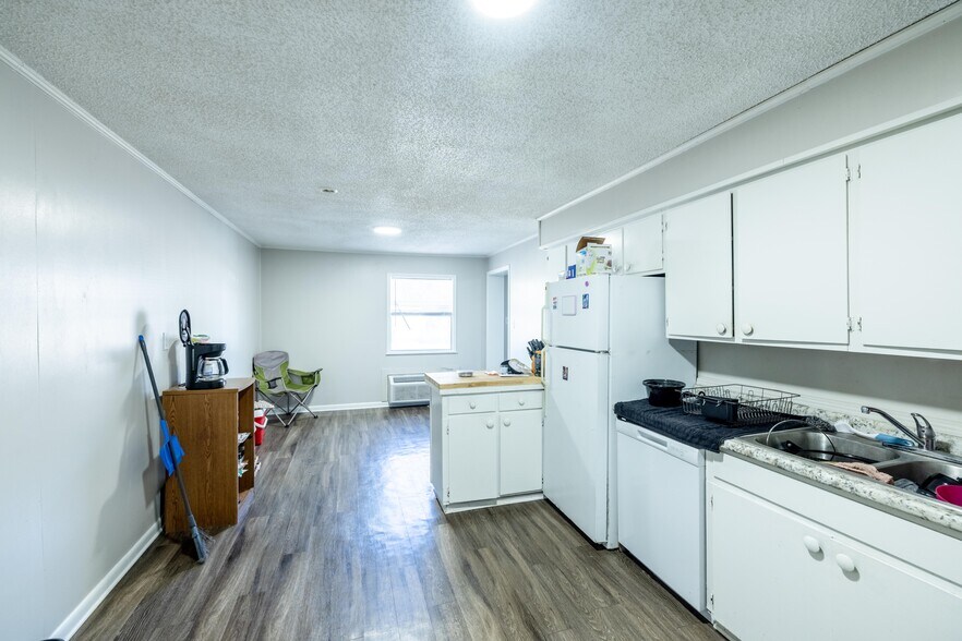 More Photos Of 306 N Main St, Lexington Apartments For Sale