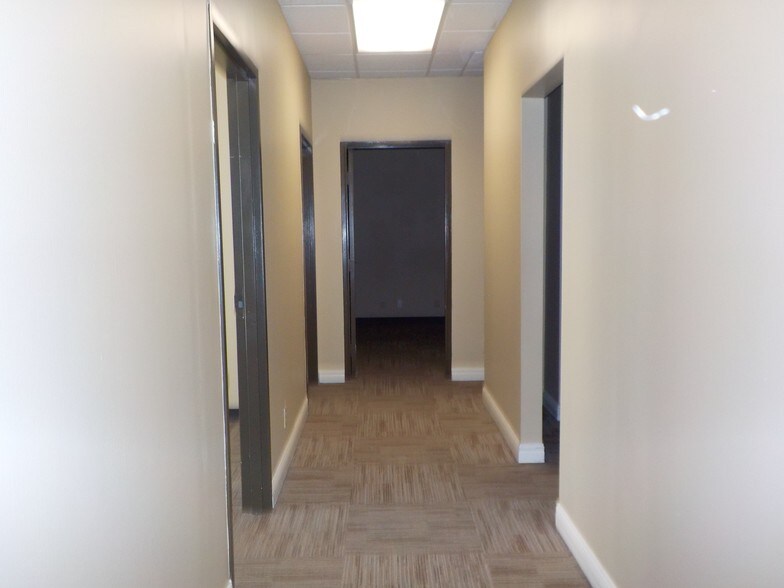 More Photos Of 3700 N 10th St, McAllen Office For Lease