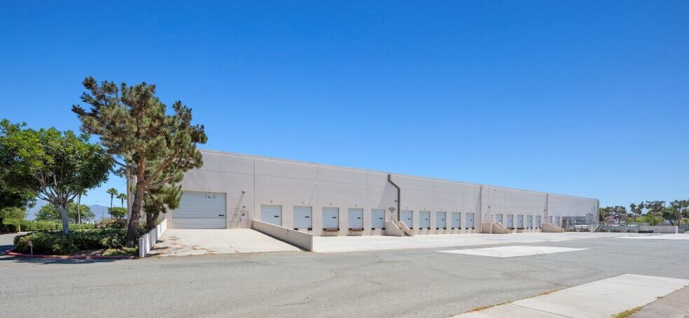 More Photos Of 7685 Siempre Viva Rd, San Diego Warehouse For Sale