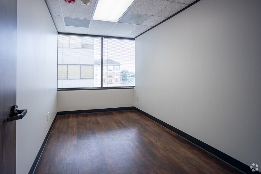 More Photos Of 2400 Augusta Dr, Houston Office For Lease