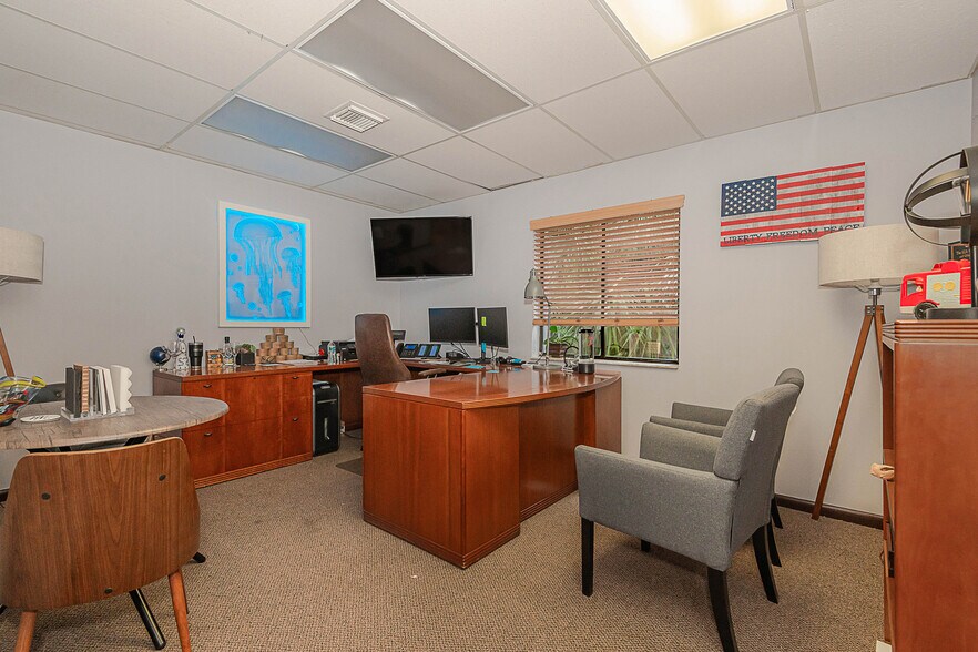 More Photos Of 3650 Coral Ridge Dr, Coral Springs Light Manufacturing For Sale