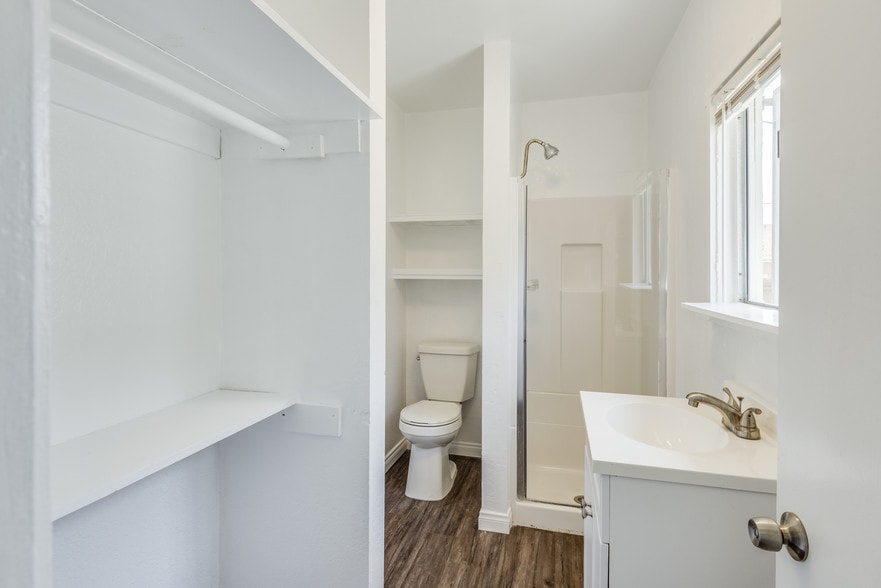 More Photos Of 252 W 11th, San Pedro Apartments For Sale