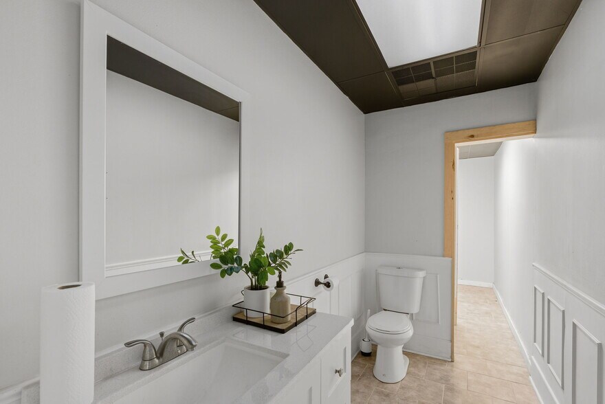 More Photos Of 302 N Main St, Newton Office Residential For Sale