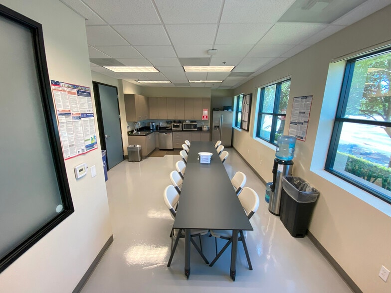 More Photos Of 14284 Danielson St, Poway Office For Lease