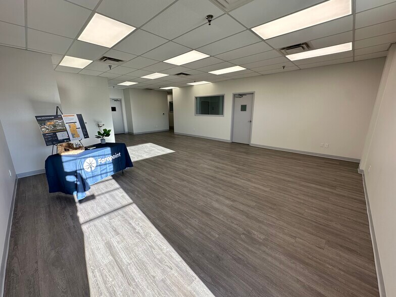 More Photos Of 3338-3344 Democrat Rd, Memphis Distribution For Lease