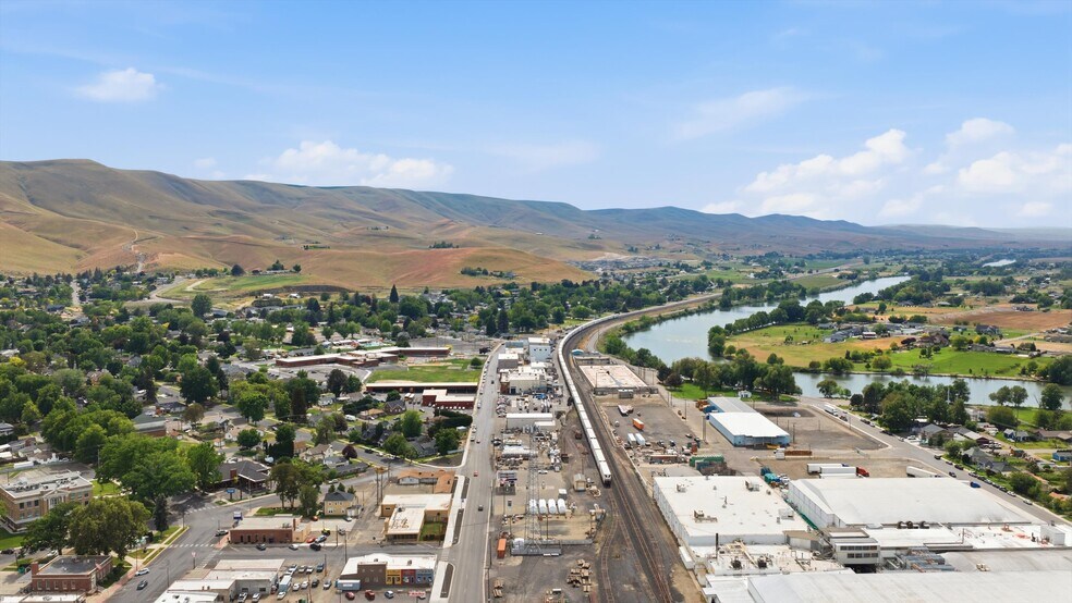 More Photos Of 602 7th St, Prosser Specialty For Sale