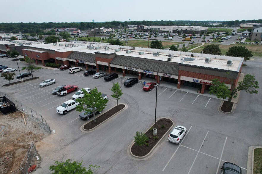 Primary Photo Of 746-802 W 40 Hwy, Blue Springs Unknown For Lease
