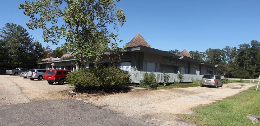 More Photos Of 1800 W Causeway Approach, Mandeville General Retail For Sale