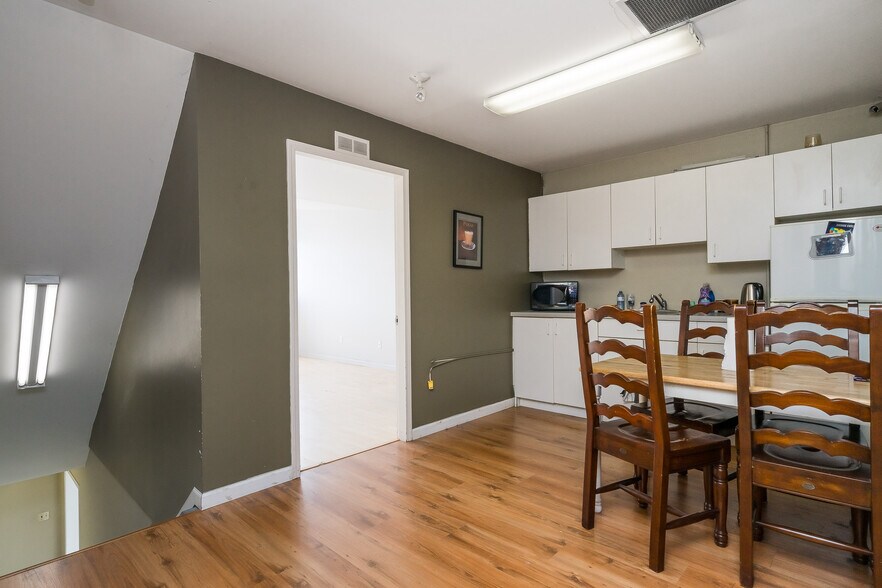 More Photos Of 13761 116 Ave, Surrey Flex For Lease