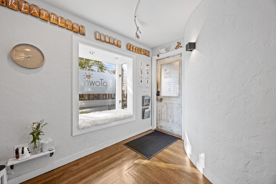 More Photos Of 182 Commercial St, Provincetown Storefront For Sale