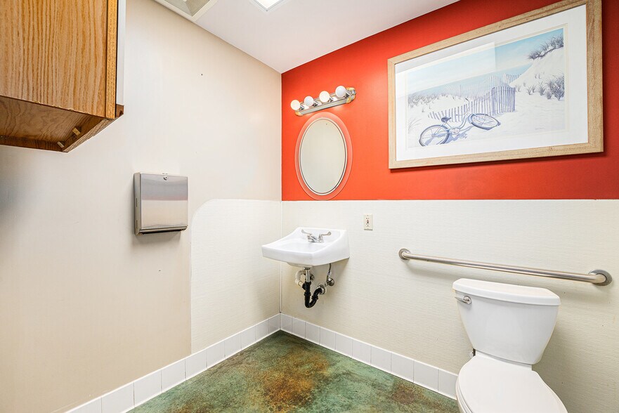 More Photos Of 5075 Leetsdale Dr, Denver Unknown For Lease