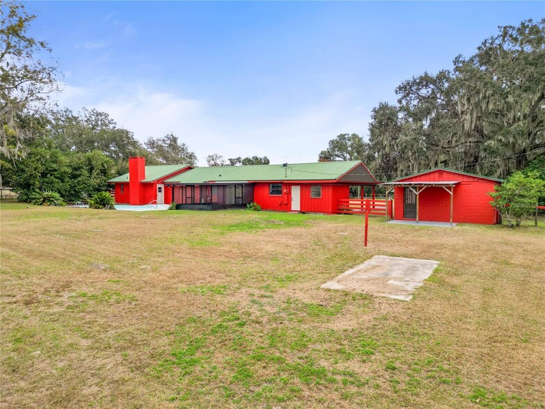 More Photos Of 274 W Kings Hwy, Center Hill Flex For Sale