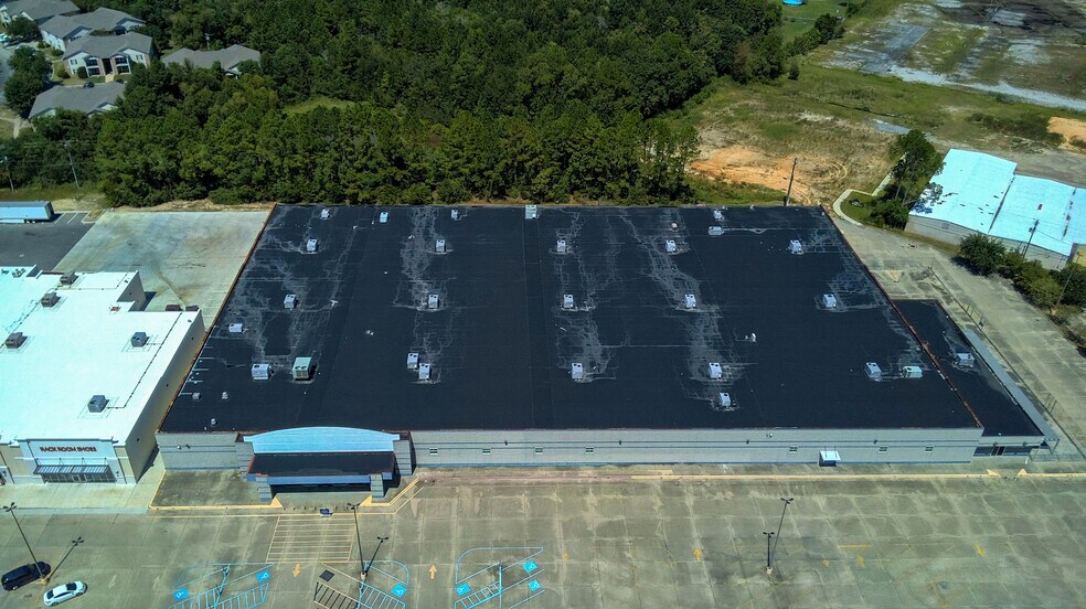 More Photos Of 3943 Highway 90, Pascagoula General Retail For Sale