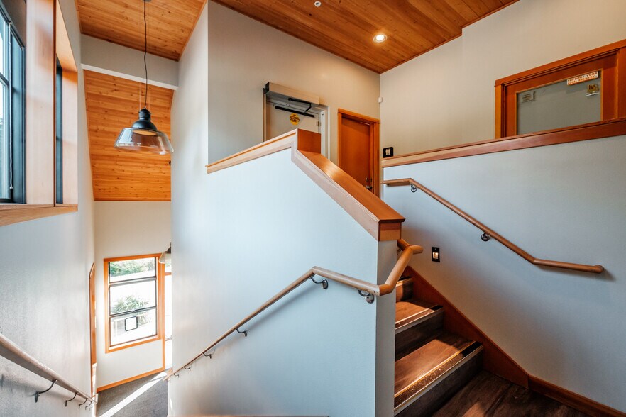 More Photos Of 755 SE College Way, Newport General Retail For Sale