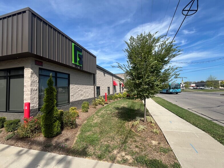 More Photos Of 830 Eastern Blvd, Clarksville Freestanding For Lease