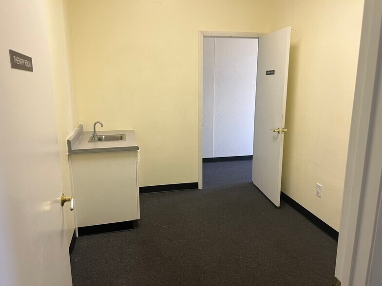 More Photos Of 4740-4780 US Highway 19, New Port Richey Unknown For Lease