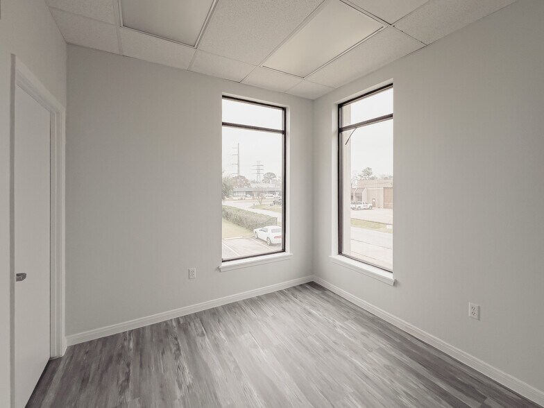 More Photos Of 5730 Centralcrest, Houston Warehouse For Lease