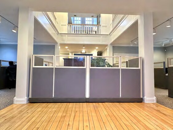 More Photos Of 214 Aberdeen Dr, Valparaiso Office For Sale