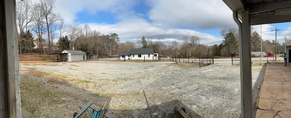 More Photos Of 2735 Huff Dr, Lawrenceville Warehouse For Lease