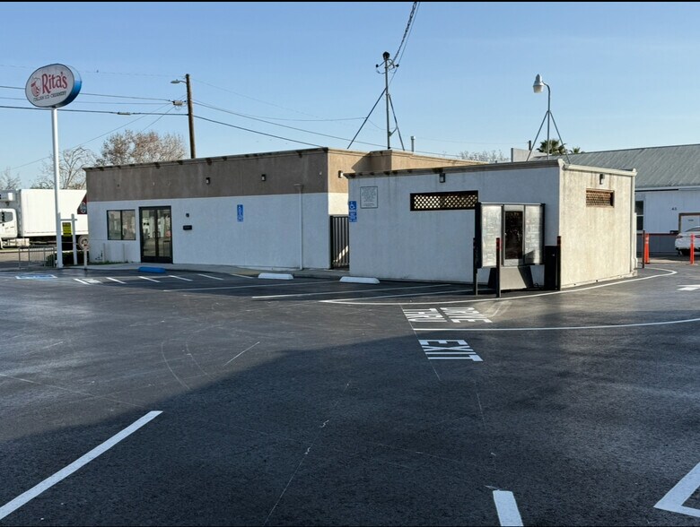 Primary Photo Of 107 W Pacheco Blvd, Los Banos Restaurant For Sale