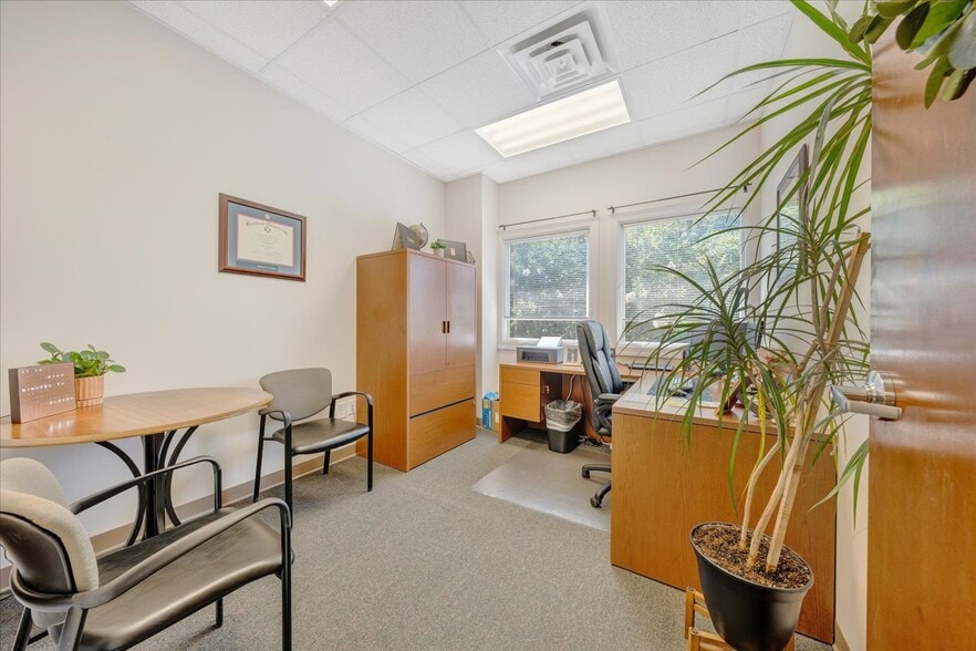 More Photos Of 2408 Electric Rd, Roanoke Medical For Lease