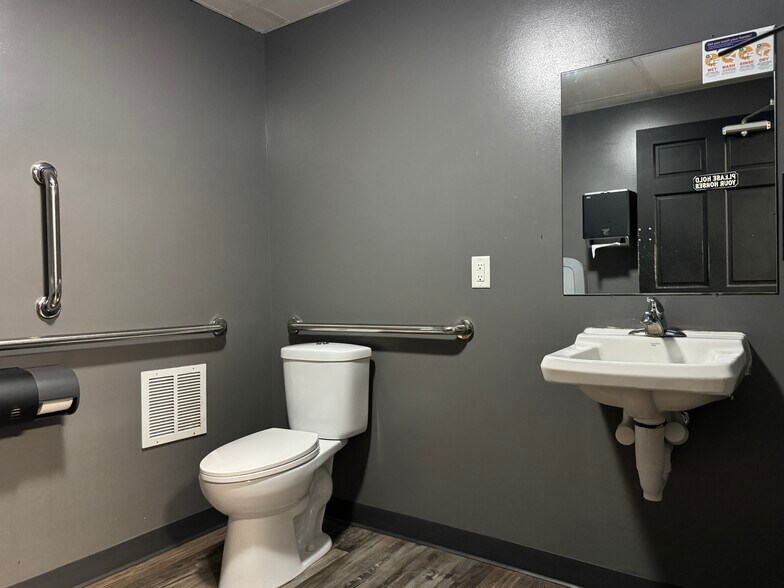 More Photos Of 4040 State Road 46 E, Nashville Restaurant For Sale