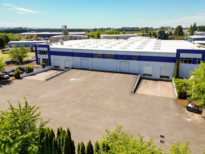 More Photos Of 2805 Industrial Ave, Hubbard Warehouse For Lease