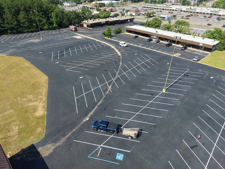 More Photos Of 2337-2375 1st St NE, Center Point Unknown For Lease