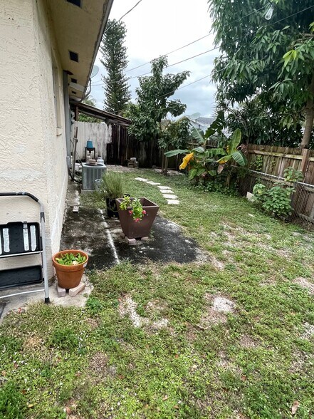 More Photos Of 2200 SW 42nd Ave, Fort Lauderdale Multifamily For Sale
