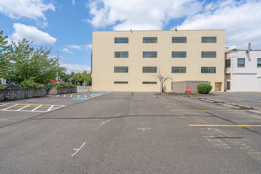 More Photos Of 1241 State St, Salem Office For Sale