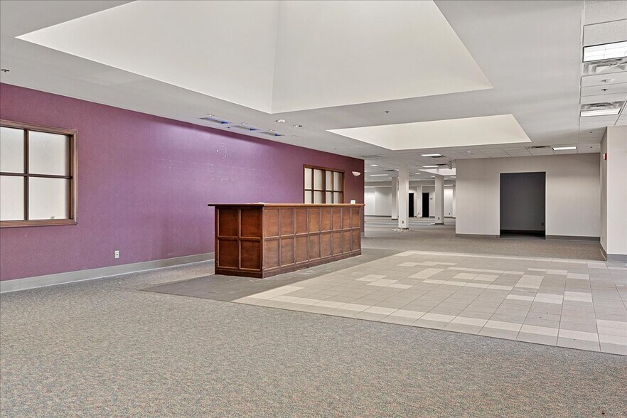 More Photos Of 740 E Ash St, Springfield Office For Lease