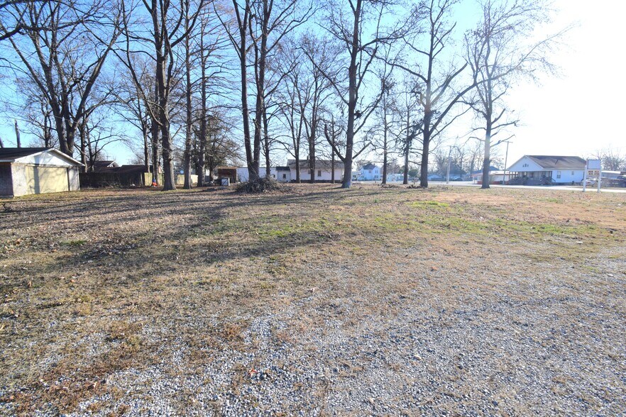 More Photos Of 502 W Franklin St, Sesser Office For Sale