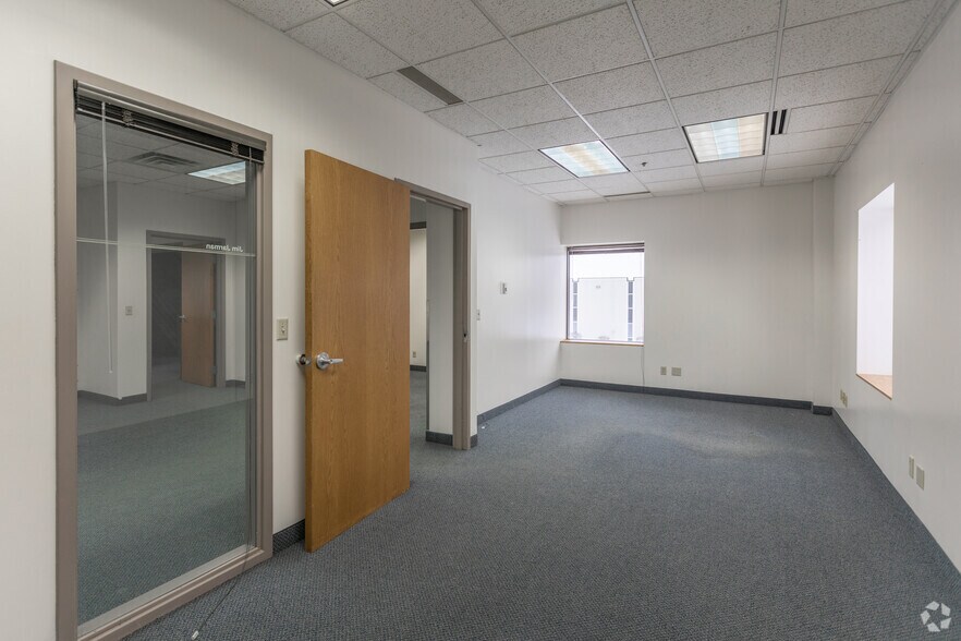 More Photos Of 14600 21st Ave N, Plymouth Warehouse For Lease