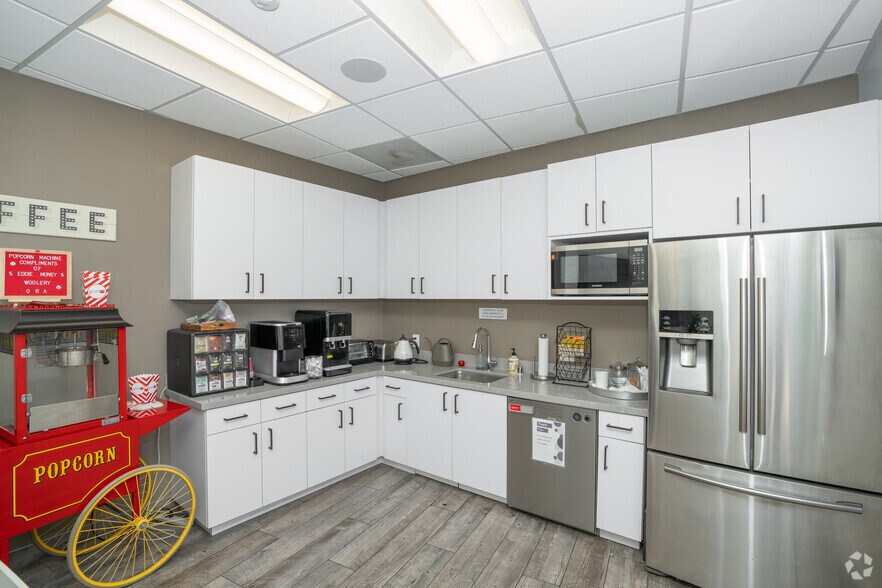 More Photos Of 930 Prospect St, La Jolla Storefront Retail Office For Lease