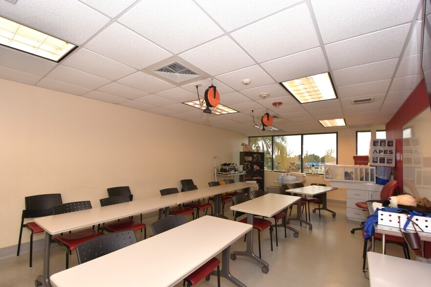 More Photos Of 6565 Taft St, Hollywood Schools For Lease