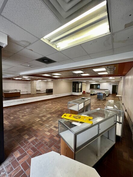 More Photos Of 115 Wyoming Ave, Scranton Convenience Store For Lease