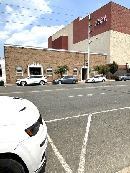 Primary Photo Of 337-343 Merrick Rd, Lynbrook Office For Lease