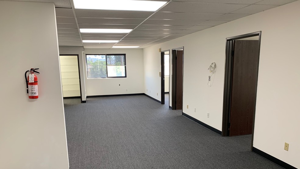 More Photos Of 18419 Napa St, Northridge Warehouse For Sale