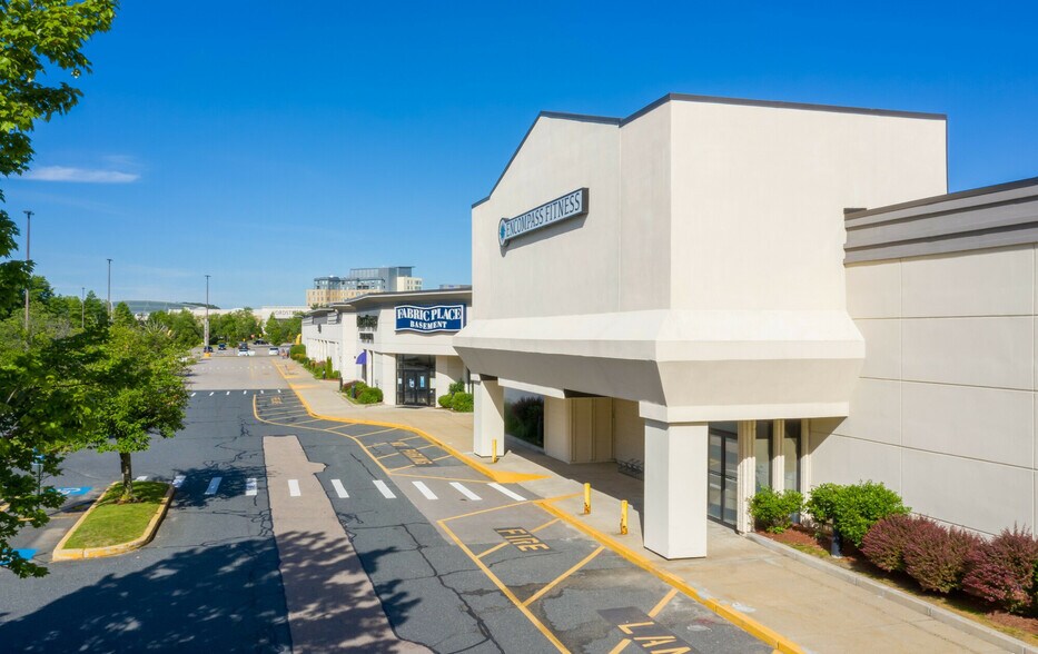 More Photos Of 321 Speen St, Natick Freestanding For Lease