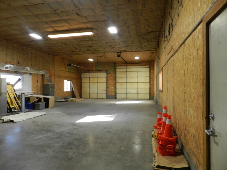 More Photos Of 445 Kristen Ct, Montrose Warehouse For Sale