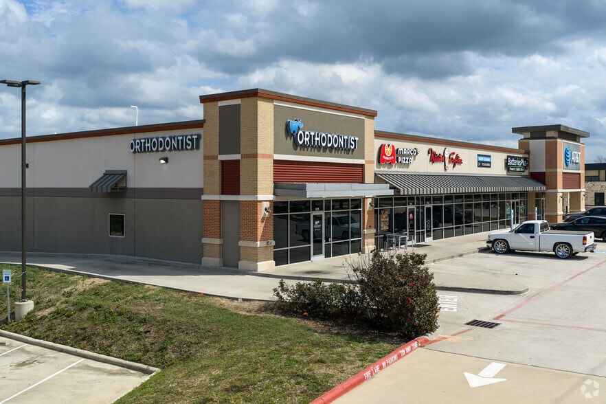 More Photos Of 19970 Eva St, Montgomery Freestanding For Lease