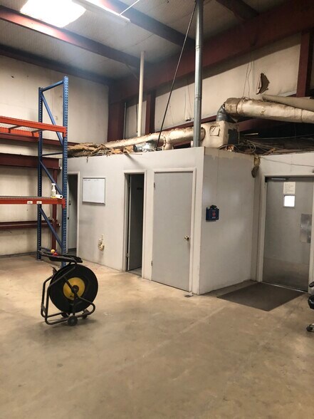 More Photos Of 1400 W 2nd St, Odessa Warehouse For Lease