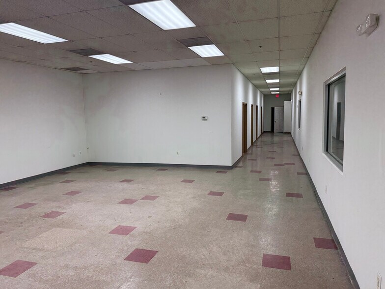 More Photos Of 5010 Creston St, Hyattsville Warehouse For Lease