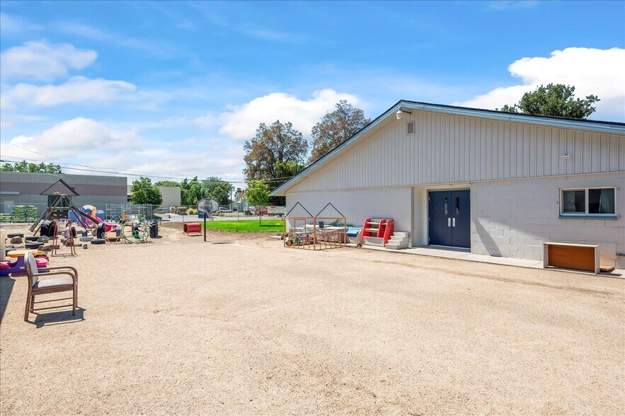 More Photos Of 522 N 9th Ave, Caldwell Daycare Center For Sale