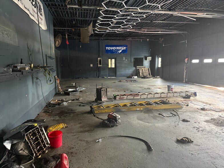 More Photos Of 140 W 3rd St, Washington Service For Lease