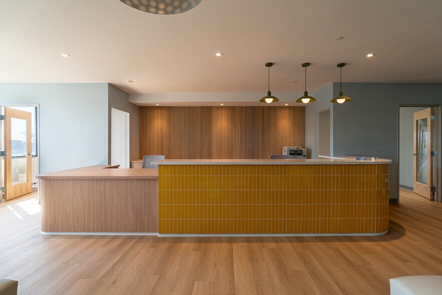 More Photos Of 155 E Algonquin Rd, Arlington Heights Medical For Lease