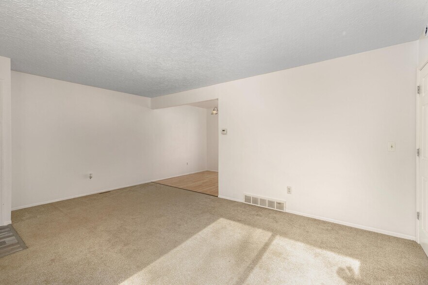 More Photos Of 223 Summit Rdg, White Lake Apartments For Sale