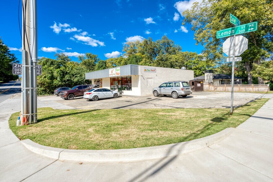 More Photos Of 301 NE Lemon St, Marietta Freestanding For Lease